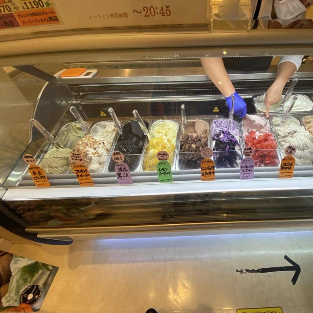 ハレTerrace アイスクリーム 店内の棚
