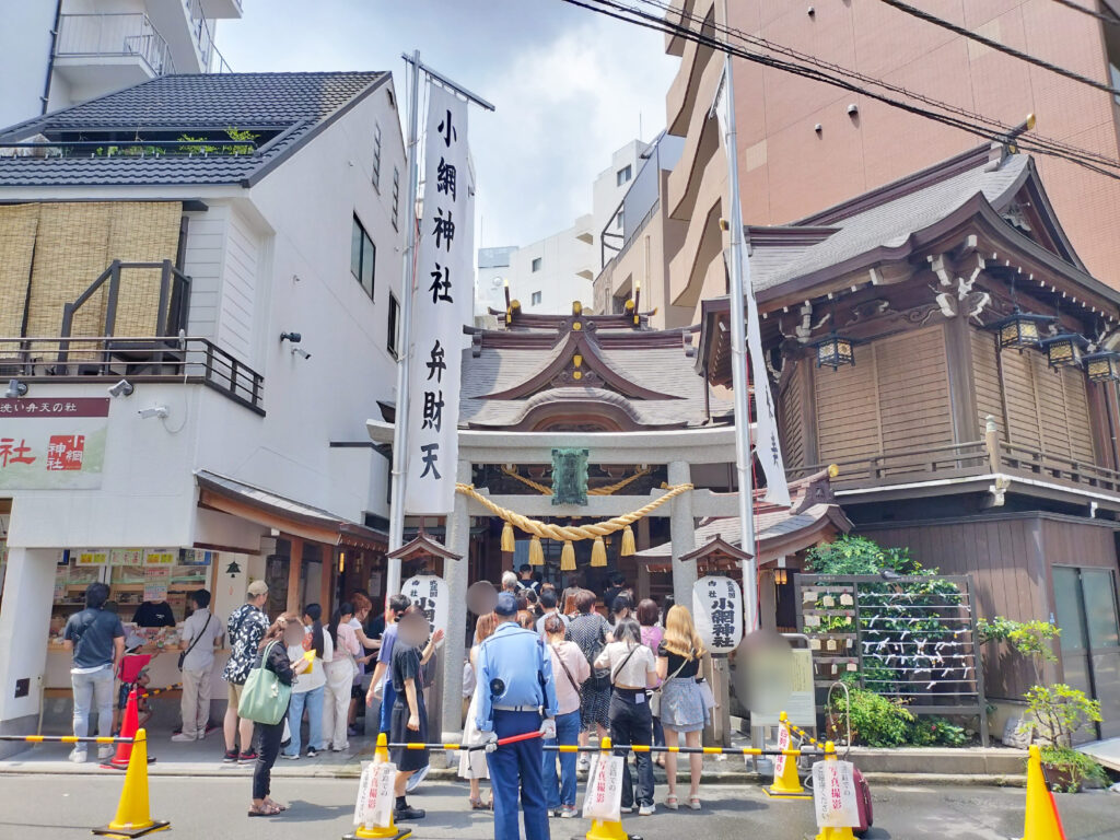 日本橋の小網神社。日本橋七福神では福禄寿を担当し、銭洗い弁天としても知られています。